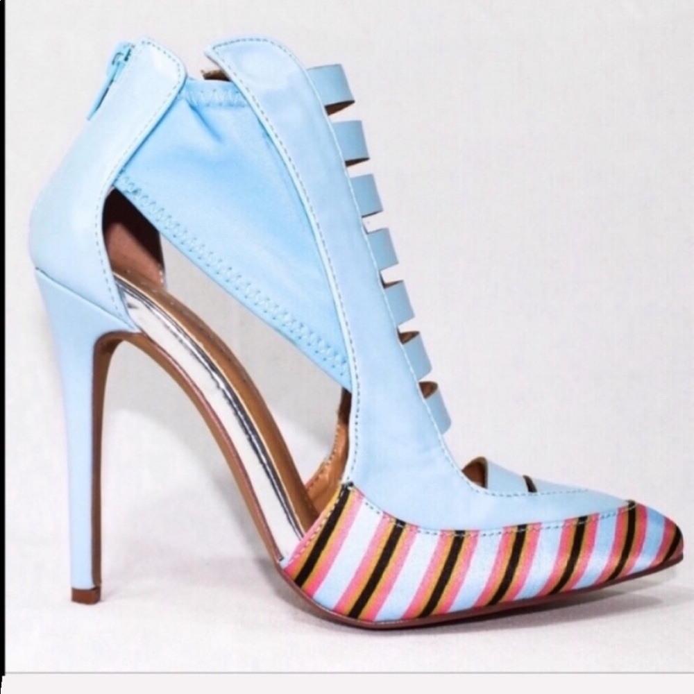 Luanza blue heel has a silver strip